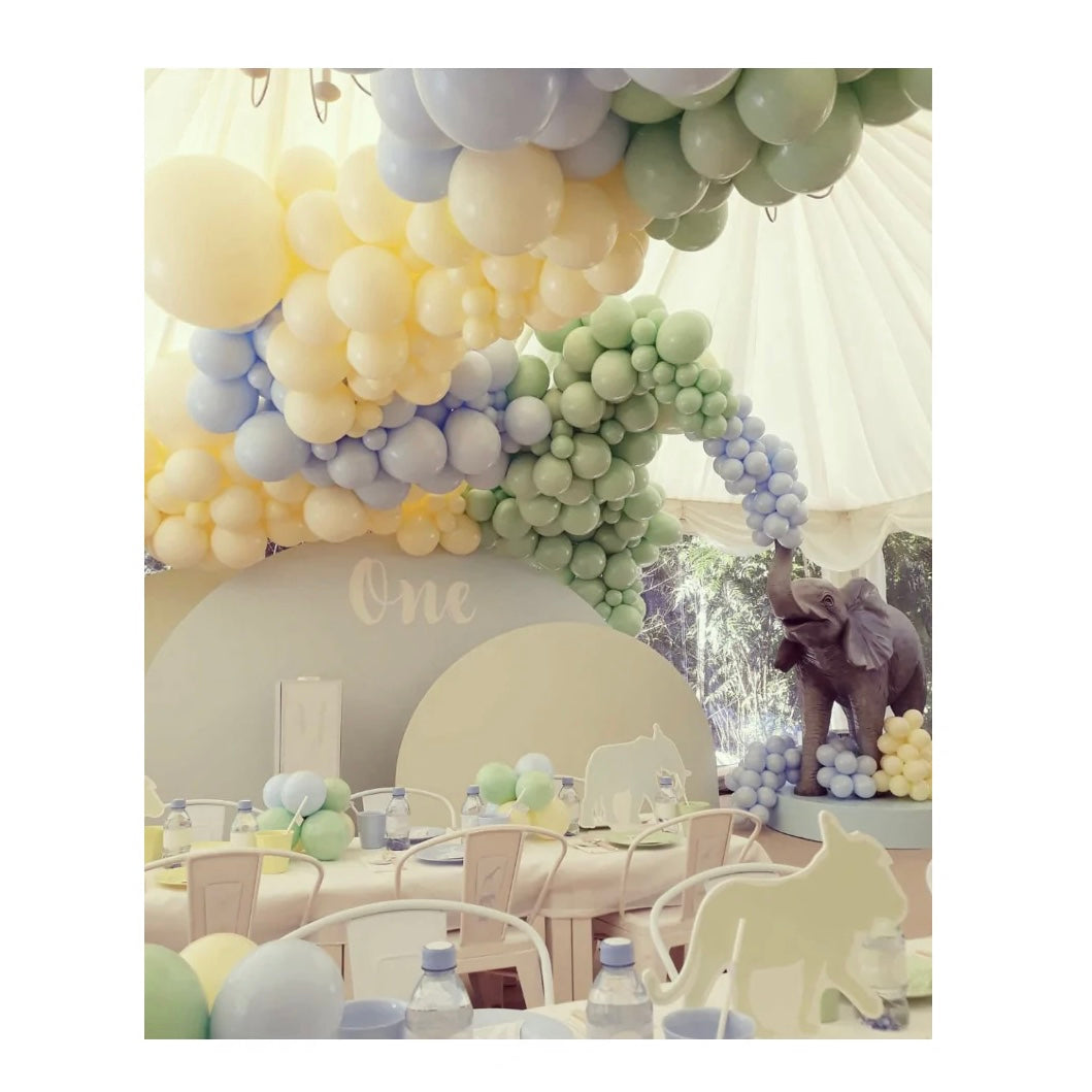 2 BESPOKE FREESTANDING ARCH BACKDROPS
