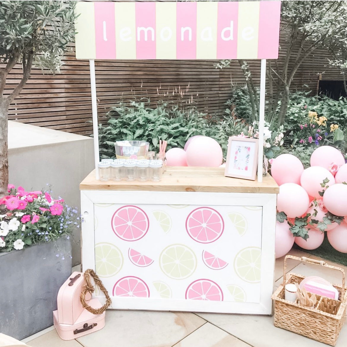 LEMONADE STAND