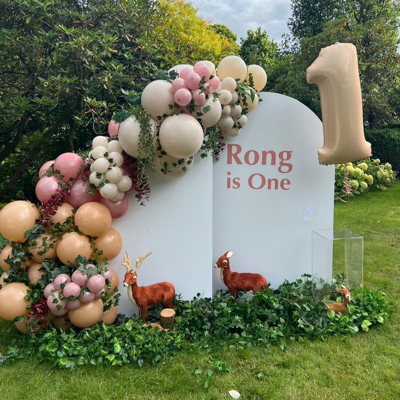 2 BESPOKE FREESTANDING ARCH BACKDROPS