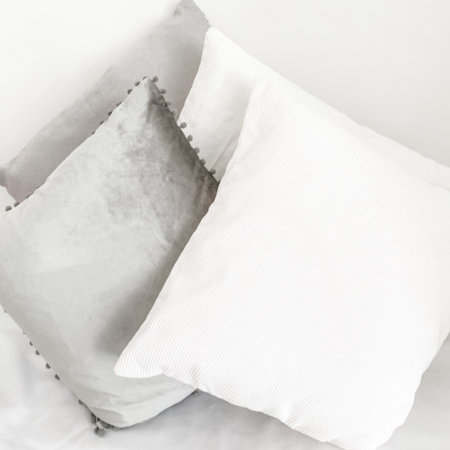 GREY/WHITE CUSHIONS
