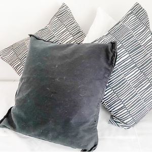 BLACK/WHITE CUSHIONS