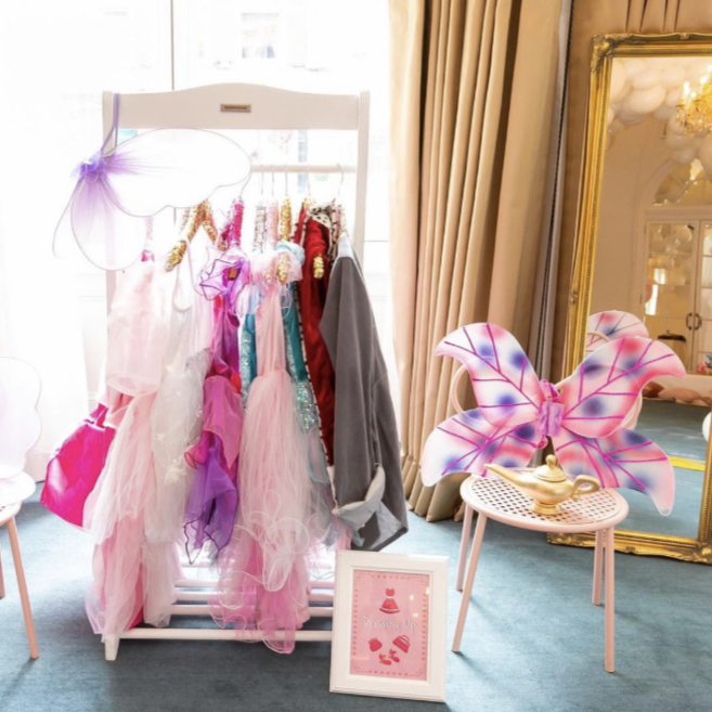 DRESSING-UP RAIL